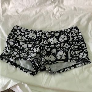 Fleo Retro Flower Low Rise Contour shorts